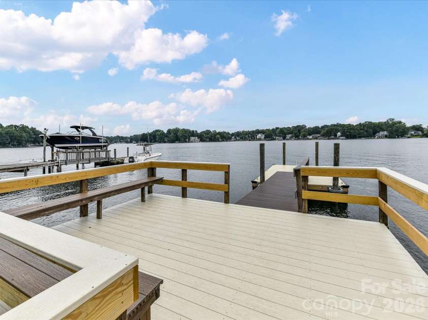 21624 Rio Oro Drive, Cornelius, NC 28031.  MLS# CAR4419384, YatesRealty ID 49127. Community Dock