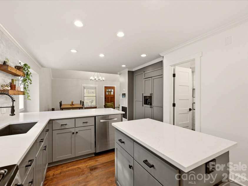 21624 Rio Oro Drive, Cornelius, NC 28031.  MLS# CAR4419384, YatesRealty ID 49127. Kitchen