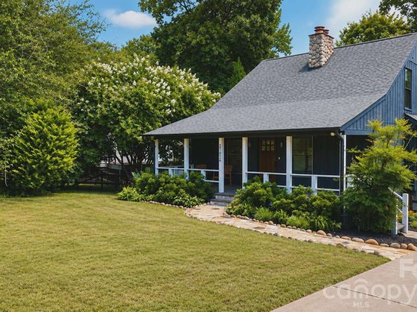 21624 Rio Oro Drive, Cornelius, NC 28031.  MLS# CAR4419384, YatesRealty ID 49127. Welcome Home !