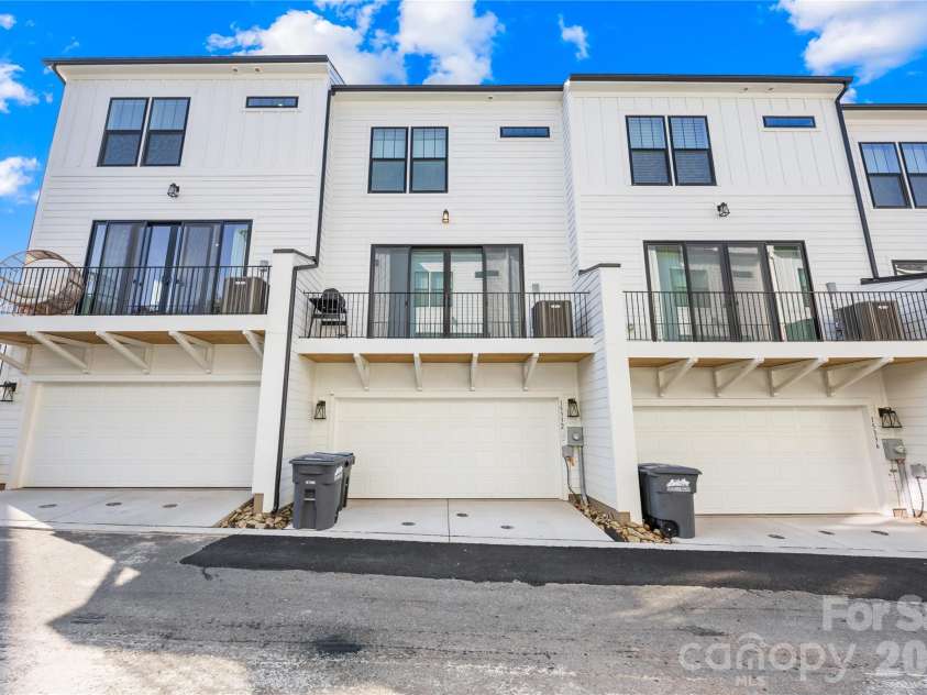 15332 Ballancroft Parkway, Charlotte, NC 28277.  MLS# CAR4419305, YatesRealty ID 49128. 