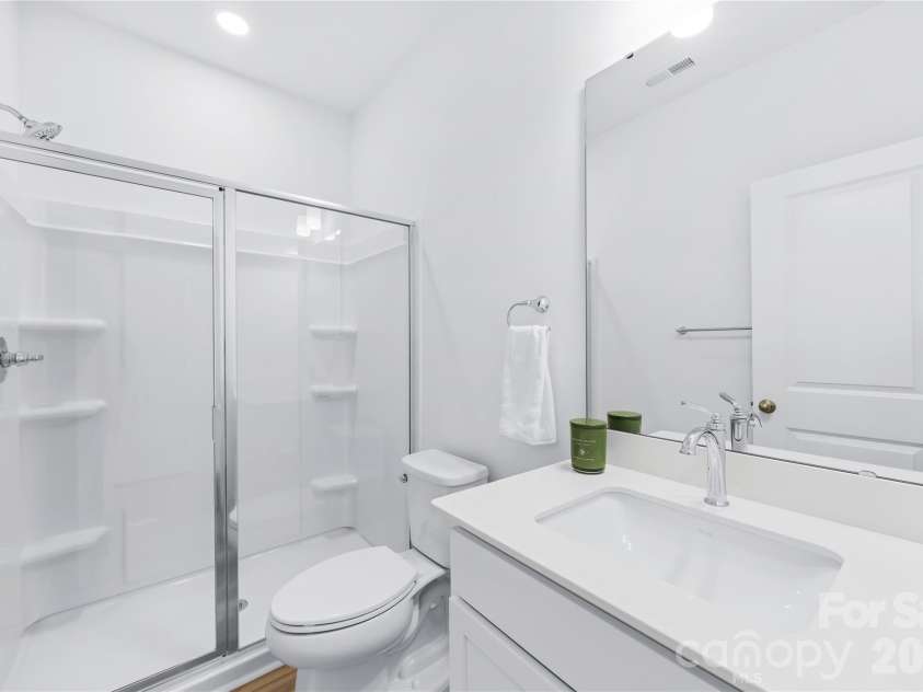 15332 Ballancroft Parkway, Charlotte, NC 28277.  MLS# CAR4419305, YatesRealty ID 49128. Full bath on main