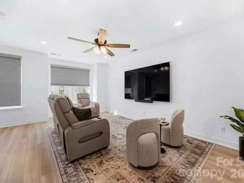 15332 Ballancroft Parkway, Charlotte, NC 28277.  MLS# CAR4419305, YatesRealty ID 49128. Motorized 3 Day Blinds