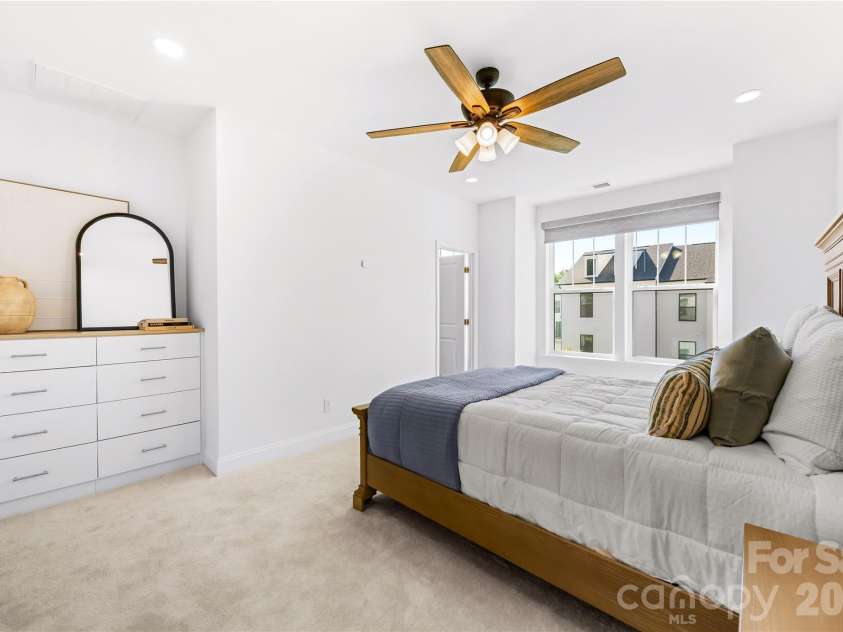 15332 Ballancroft Parkway, Charlotte, NC 28277.  MLS# CAR4419305, YatesRealty ID 49128. Upgrade: Custom Built In drawers