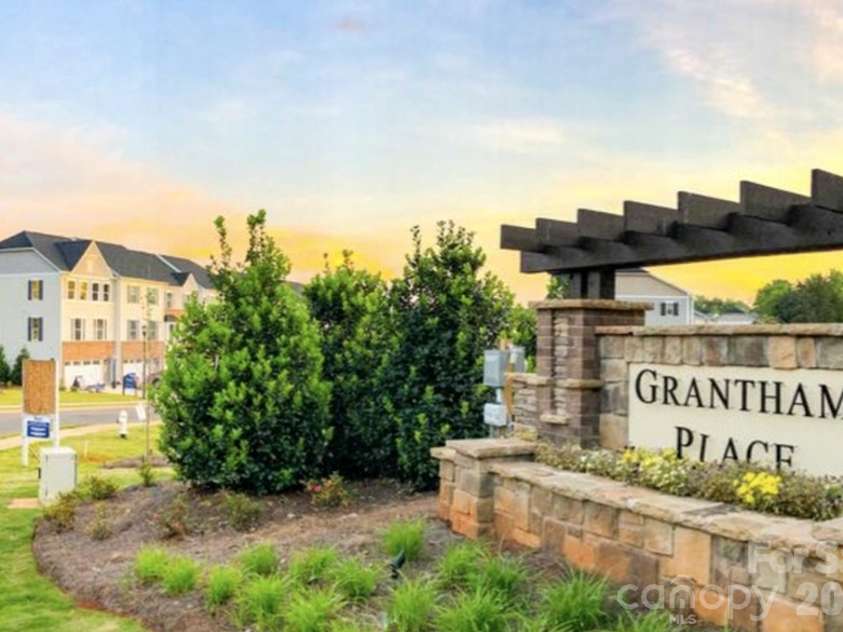 2595 Grantham Place Drive, Fort Mill, SC 29715.  MLS# CAR4418348, YatesRealty ID 49129. Grand Entry Community