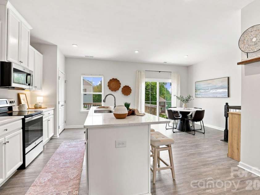2595 Grantham Place Drive, Fort Mill, SC 29715.  MLS# CAR4418348, YatesRealty ID 49129. Kitchen