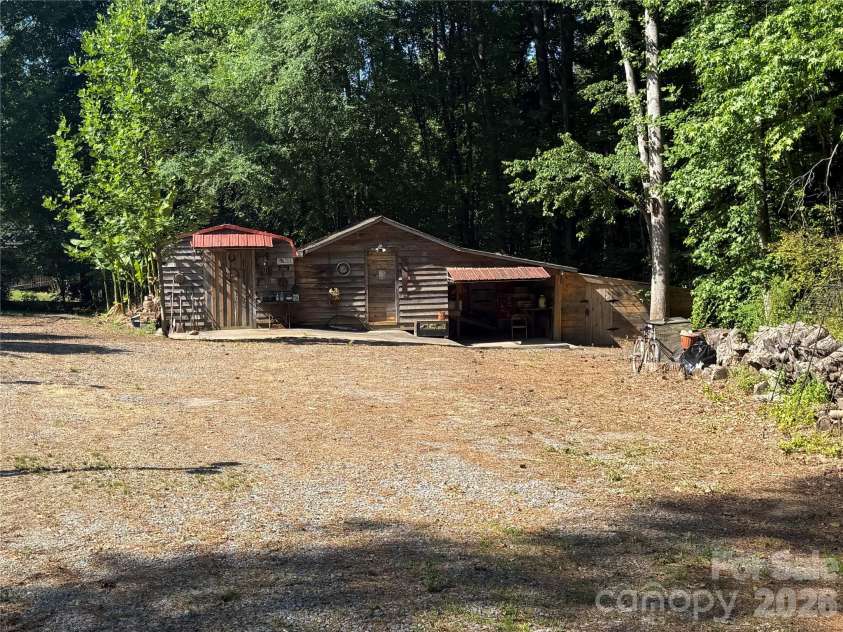 2033 Puetts Chapel Road, Bessemer City, NC 28016.  MLS# CAR4340822, YatesRealty ID 4913. 