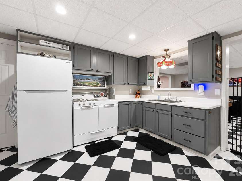 5725 Gunpowder Road, Granite Falls, NC 28630.  MLS# CAR4418292, YatesRealty ID 49130. 