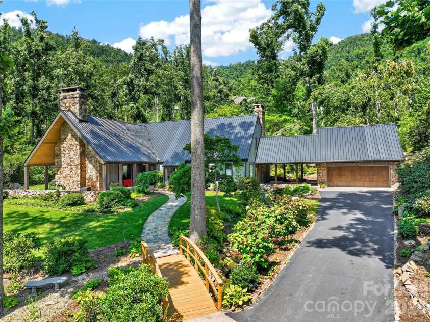 299 Webb Cove Road, Asheville, NC 28804.  MLS# CAR4417747, YatesRealty ID 49131. 