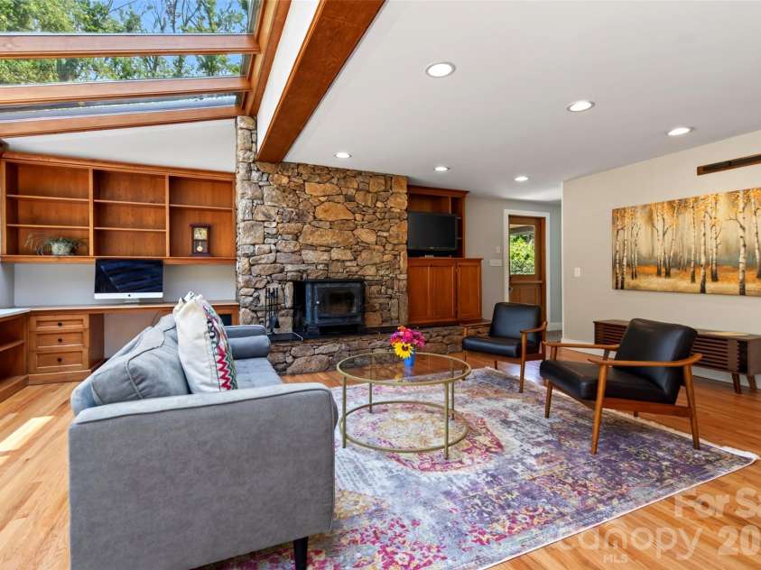 299 Webb Cove Road, Asheville, NC 28804.  MLS# CAR4417747, YatesRealty ID 49131. 