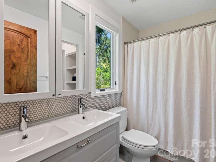 299 Webb Cove Road, Asheville, NC 28804.  MLS# CAR4417747, YatesRealty ID 49131. 