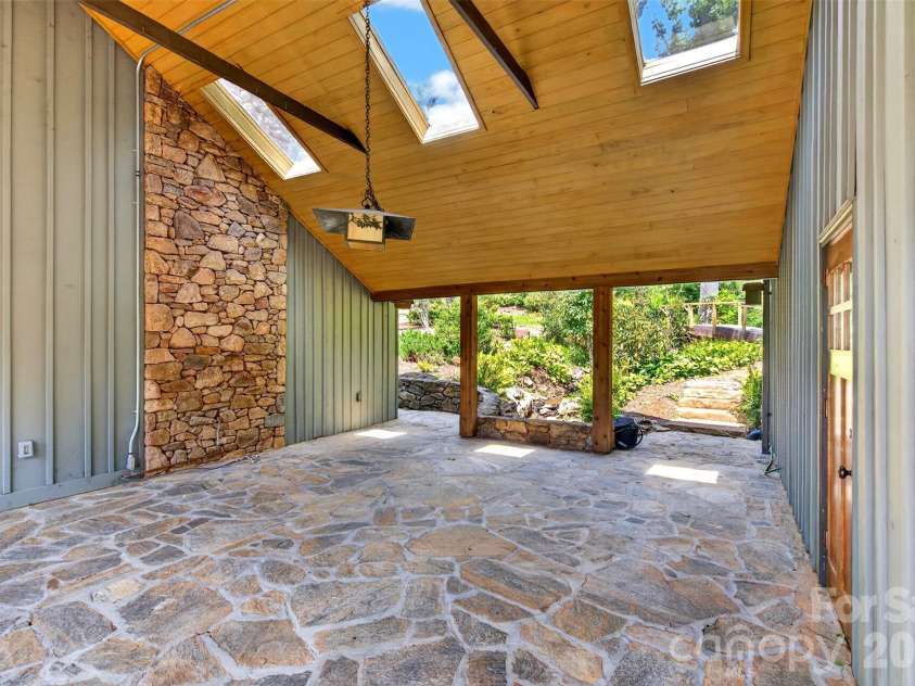 299 Webb Cove Road, Asheville, NC 28804.  MLS# CAR4417747, YatesRealty ID 49131. 
