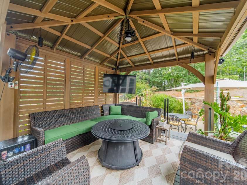 317 Holdsworth Drive, Mount Holly, NC 28120.  MLS# CAR4418279, YatesRealty ID 49133. 
