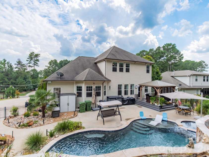 317 Holdsworth Drive, Mount Holly, NC 28120.  MLS# CAR4418279, YatesRealty ID 49133. 