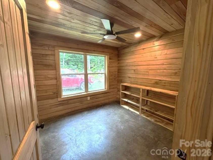 24 Old Berlin Way, Black Mountain, NC 28711.  MLS# CAR4416364, YatesRealty ID 49134. Bedroom - Vacant