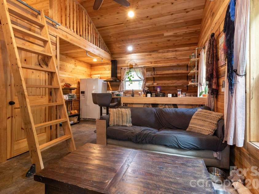 24 Old Berlin Way, Black Mountain, NC 28711.  MLS# CAR4416364, YatesRealty ID 49134. Living Room