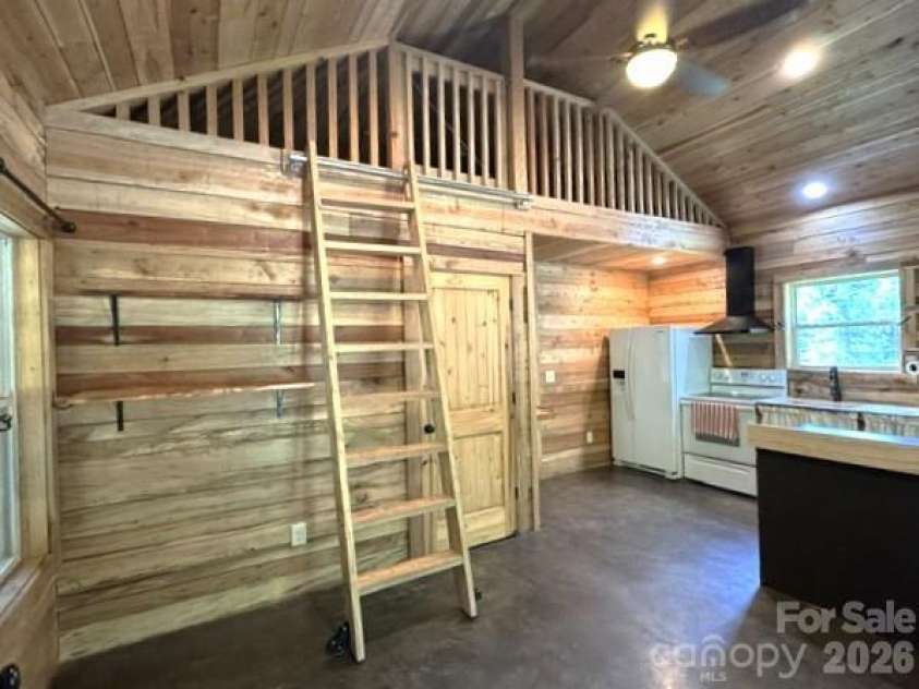 24 Old Berlin Way, Black Mountain, NC 28711.  MLS# CAR4416364, YatesRealty ID 49134. Living Room - Vacant