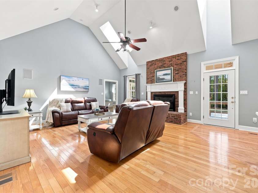 2290 Northview Harbour Drive, Sherrills Ford, NC 28673.  MLS# CAR4414469, YatesRealty ID 49135. 