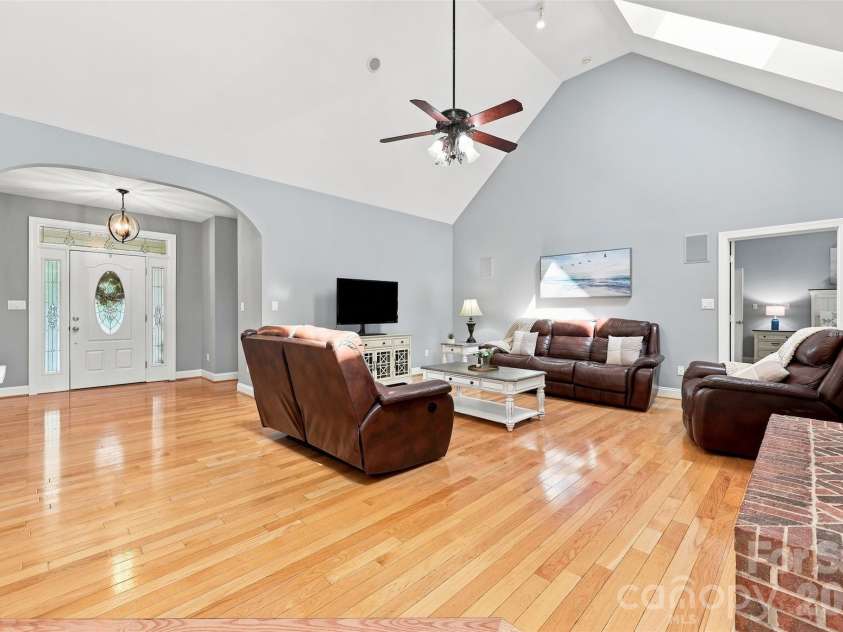 2290 Northview Harbour Drive, Sherrills Ford, NC 28673.  MLS# CAR4414469, YatesRealty ID 49135. 