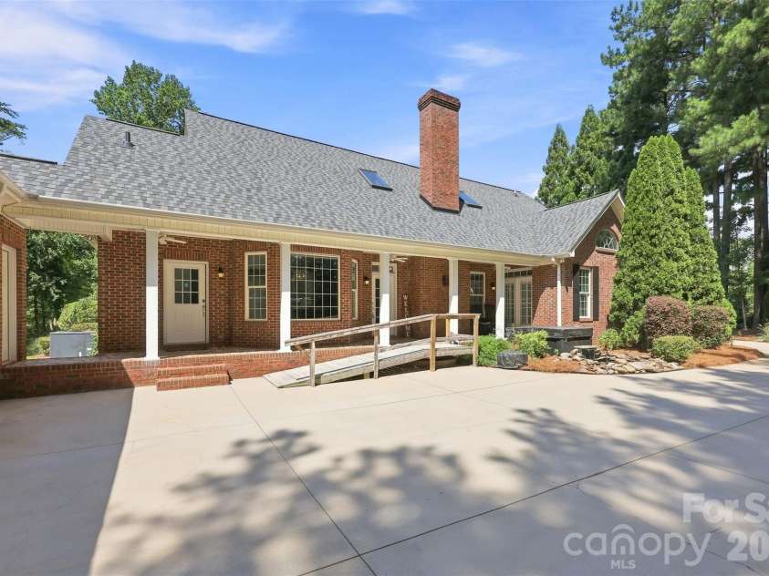 2290 Northview Harbour Drive, Sherrills Ford, NC 28673.  MLS# CAR4414469, YatesRealty ID 49135. 