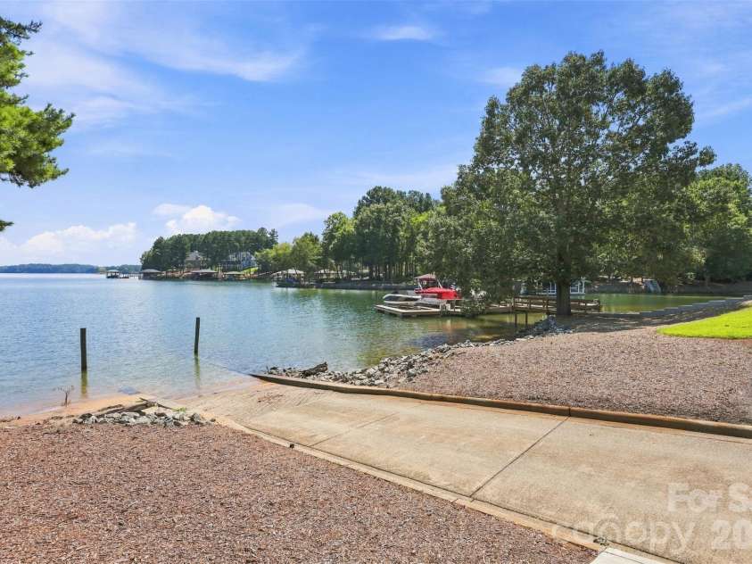 2290 Northview Harbour Drive, Sherrills Ford, NC 28673.  MLS# CAR4414469, YatesRealty ID 49135. 