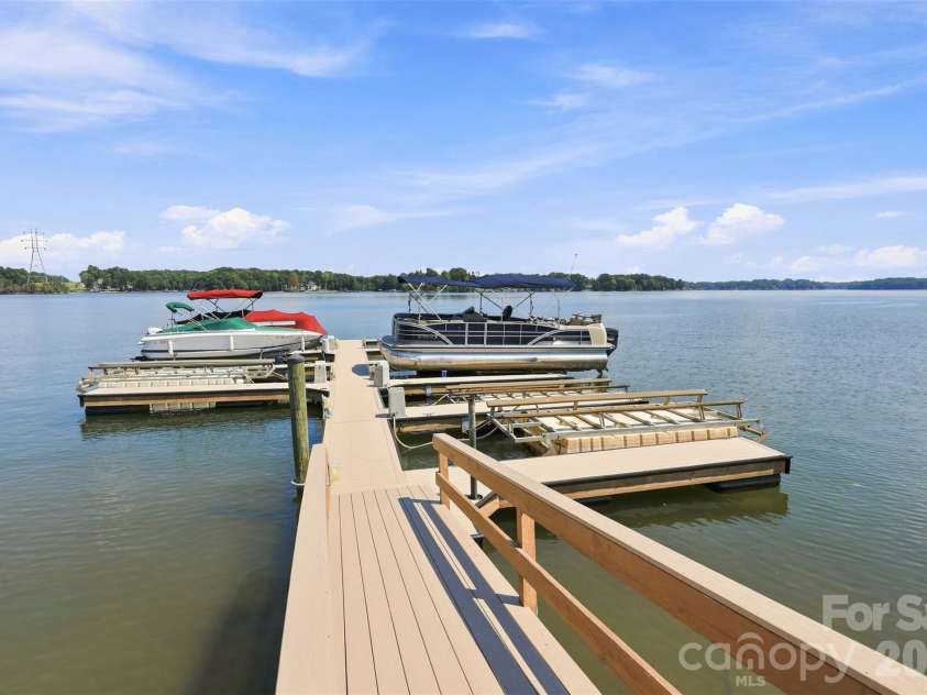 2290 Northview Harbour Drive, Sherrills Ford, NC 28673.  MLS# CAR4414469, YatesRealty ID 49135. 