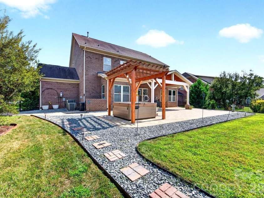 11322 Brangus Lane, Charlotte, NC 28227.  MLS# CAR4414789, YatesRealty ID 49136. 