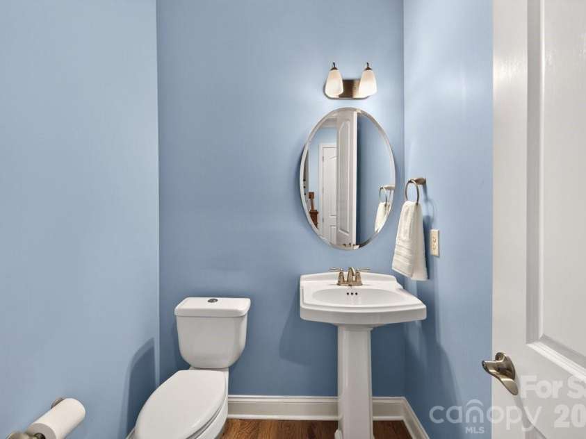 11322 Brangus Lane, Charlotte, NC 28227.  MLS# CAR4414789, YatesRealty ID 49136. Half bath downstairs