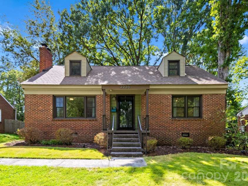 2220 Arnold Drive, Charlotte, NC 28205.  MLS# CAR4408583, YatesRealty ID 49137. 