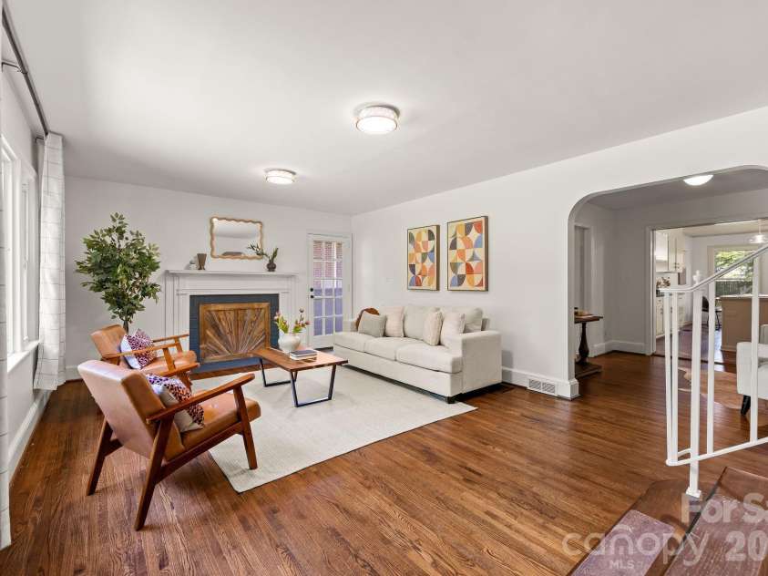 2220 Arnold Drive, Charlotte, NC 28205.  MLS# CAR4408583, YatesRealty ID 49137. 