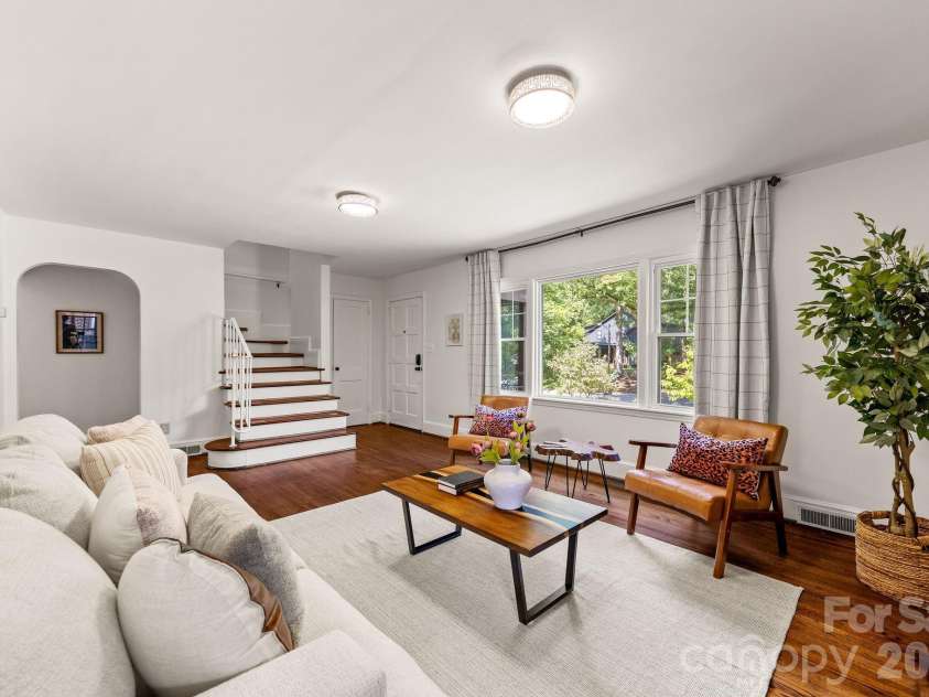 2220 Arnold Drive, Charlotte, NC 28205.  MLS# CAR4408583, YatesRealty ID 49137. 