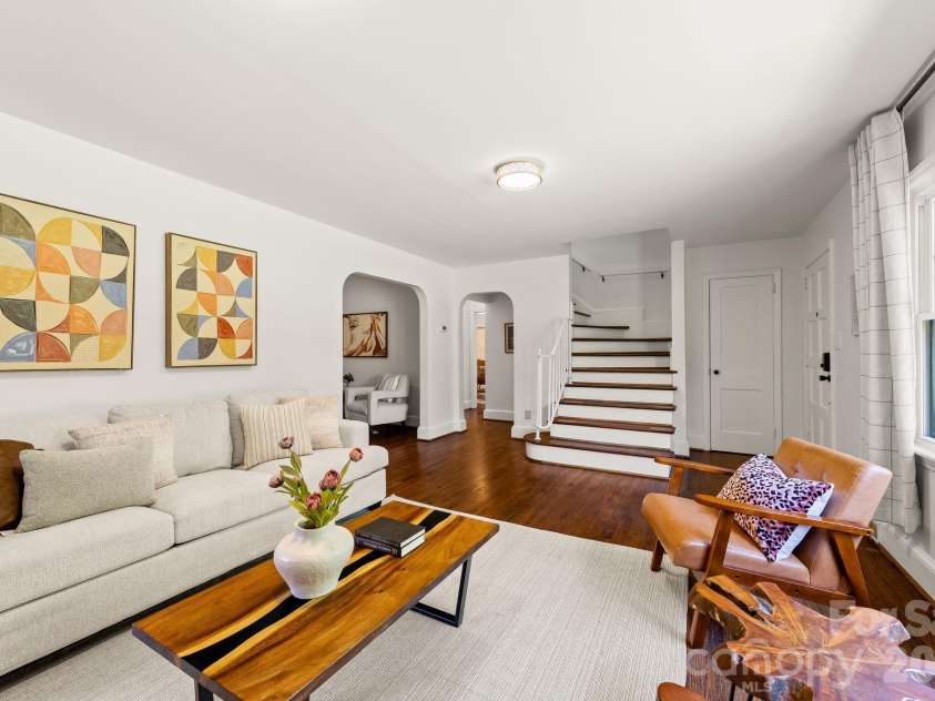 2220 Arnold Drive, Charlotte, NC 28205.  MLS# CAR4408583, YatesRealty ID 49137. 