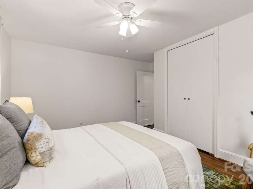 2220 Arnold Drive, Charlotte, NC 28205.  MLS# CAR4408583, YatesRealty ID 49137. 