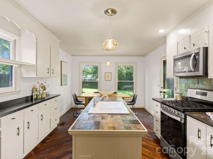 2220 Arnold Drive, Charlotte, NC 28205.  MLS# CAR4408583, YatesRealty ID 49137. 