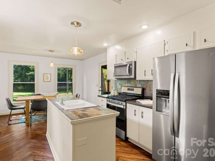 2220 Arnold Drive, Charlotte, NC 28205.  MLS# CAR4408583, YatesRealty ID 49137. 