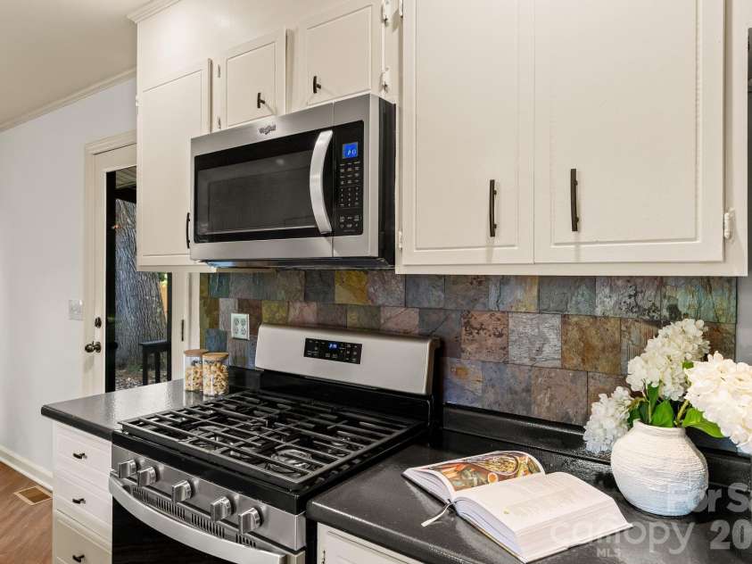 2220 Arnold Drive, Charlotte, NC 28205.  MLS# CAR4408583, YatesRealty ID 49137. 