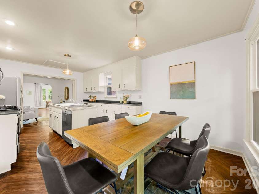 2220 Arnold Drive, Charlotte, NC 28205.  MLS# CAR4408583, YatesRealty ID 49137. 