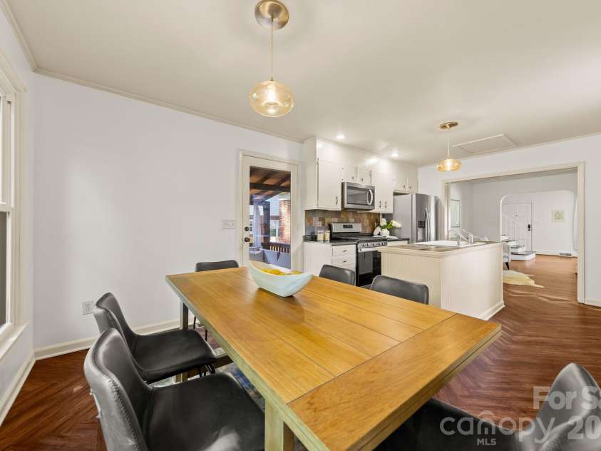 2220 Arnold Drive, Charlotte, NC 28205.  MLS# CAR4408583, YatesRealty ID 49137. 