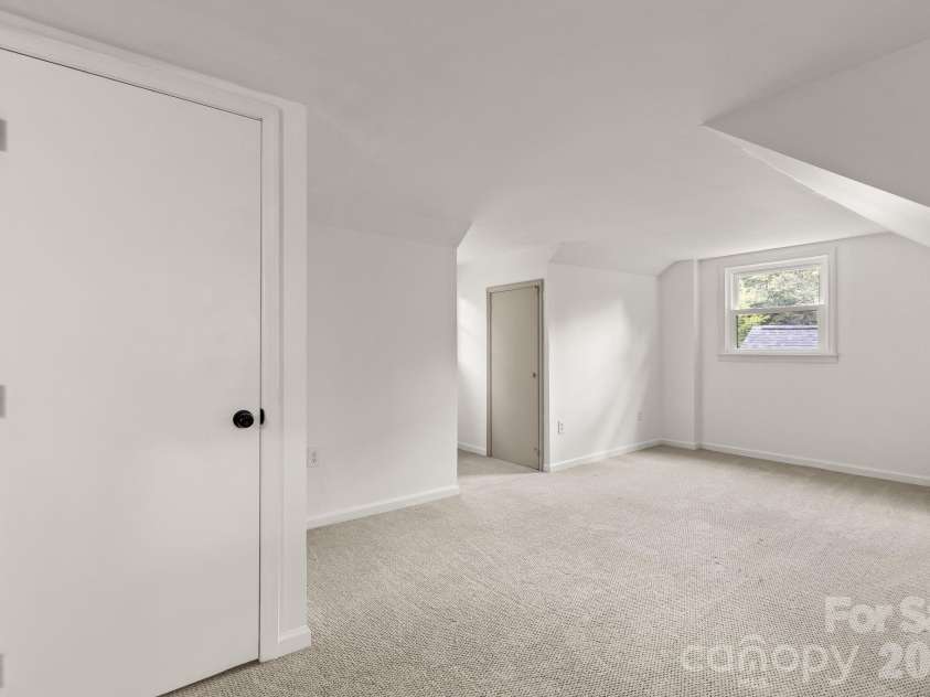 2220 Arnold Drive, Charlotte, NC 28205.  MLS# CAR4408583, YatesRealty ID 49137. 
