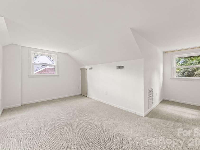 2220 Arnold Drive, Charlotte, NC 28205.  MLS# CAR4408583, YatesRealty ID 49137. 