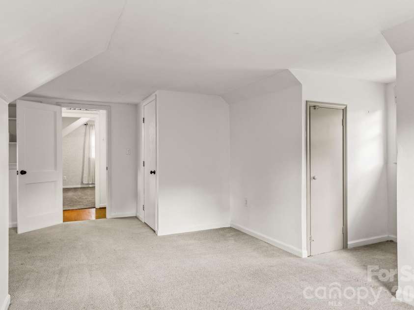 2220 Arnold Drive, Charlotte, NC 28205.  MLS# CAR4408583, YatesRealty ID 49137. 