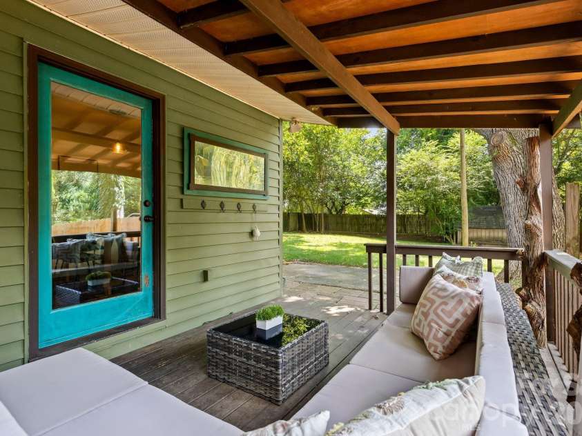 2220 Arnold Drive, Charlotte, NC 28205.  MLS# CAR4408583, YatesRealty ID 49137. 