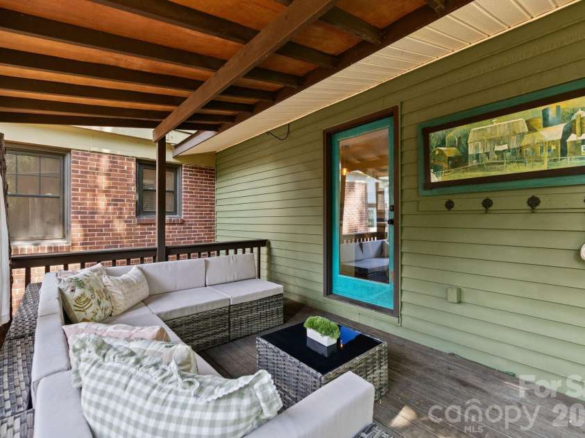 2220 Arnold Drive, Charlotte, NC 28205.  MLS# CAR4408583, YatesRealty ID 49137. 