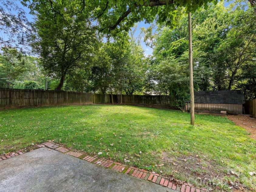 2220 Arnold Drive, Charlotte, NC 28205.  MLS# CAR4408583, YatesRealty ID 49137. 