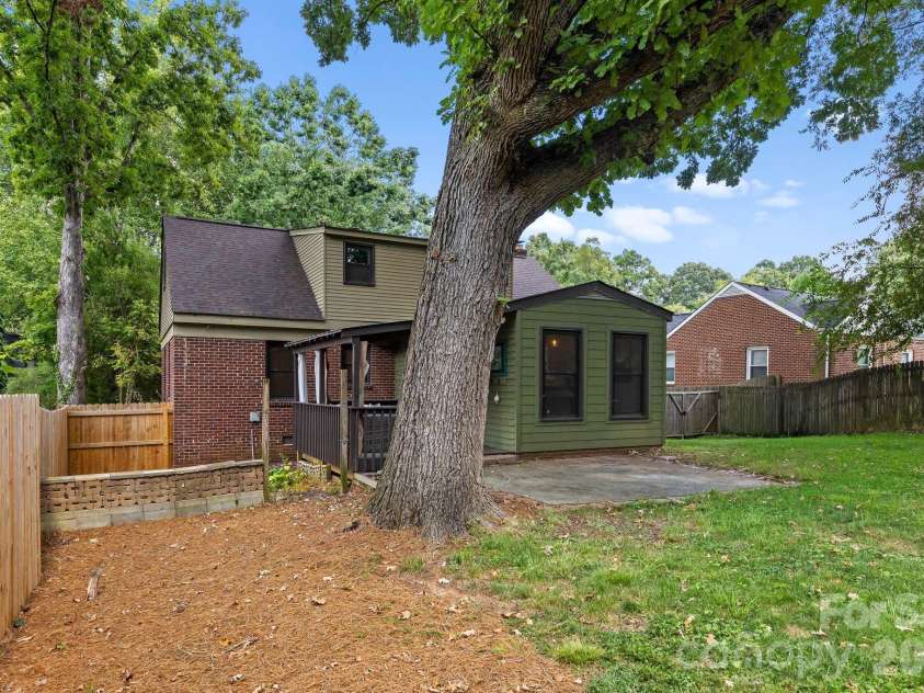 2220 Arnold Drive, Charlotte, NC 28205.  MLS# CAR4408583, YatesRealty ID 49137. 