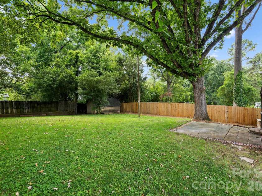 2220 Arnold Drive, Charlotte, NC 28205.  MLS# CAR4408583, YatesRealty ID 49137. 