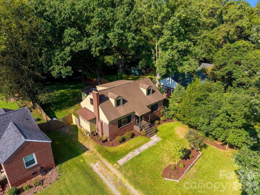 2220 Arnold Drive, Charlotte, NC 28205.  MLS# CAR4408583, YatesRealty ID 49137. 