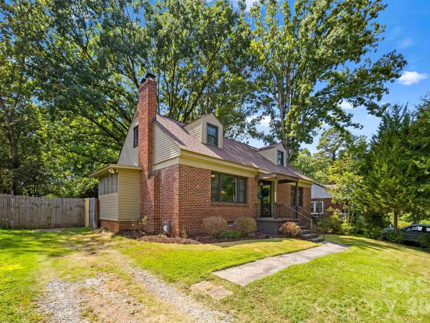 2220 Arnold Drive, Charlotte, NC 28205.  MLS# CAR4408583, YatesRealty ID 49137. 