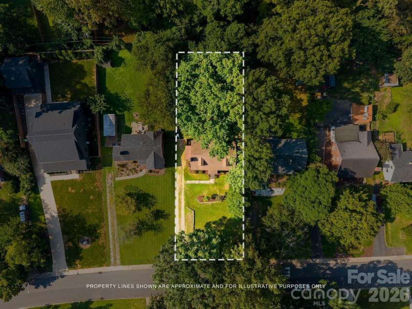 2220 Arnold Drive, Charlotte, NC 28205.  MLS# CAR4408583, YatesRealty ID 49137. 