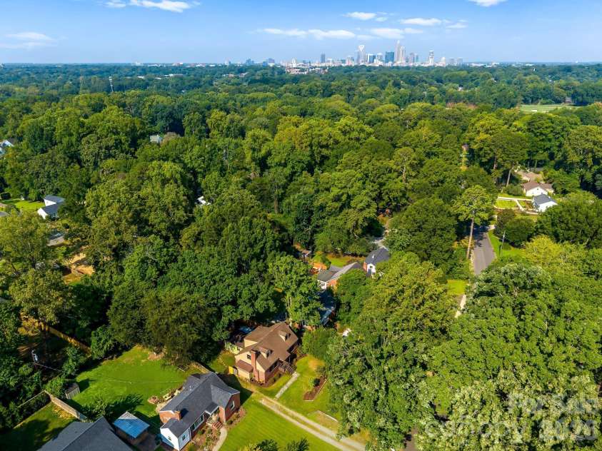 2220 Arnold Drive, Charlotte, NC 28205.  MLS# CAR4408583, YatesRealty ID 49137. 