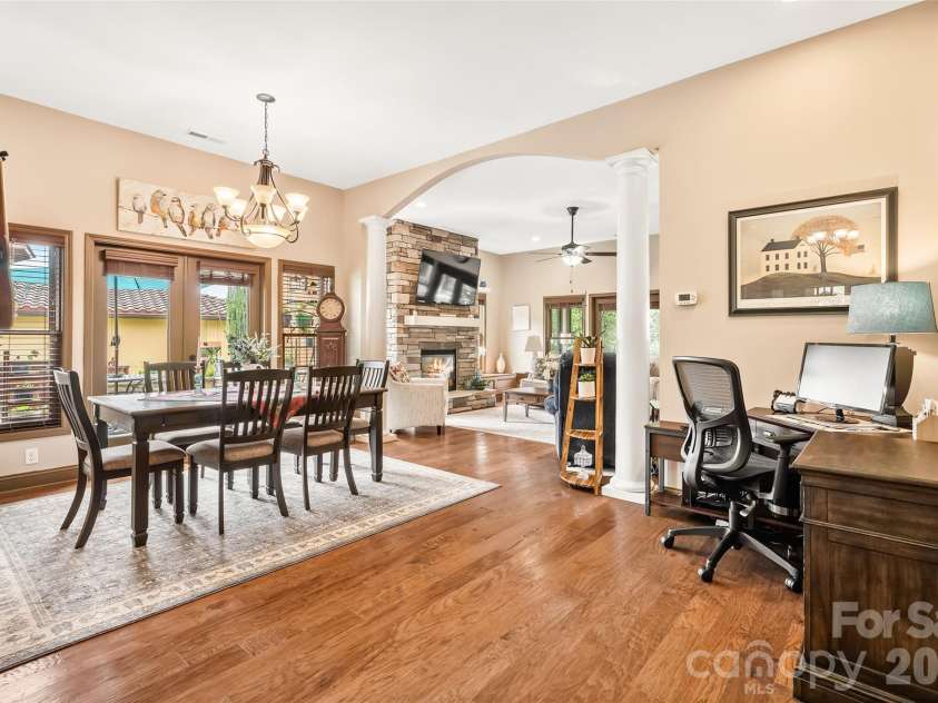 25 Ocaso Drive, Asheville, NC 28806.  MLS# CAR4401961, YatesRealty ID 49138. 
